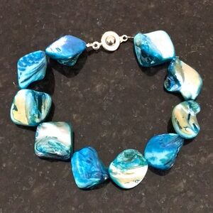 Teng Yue bracelet.
